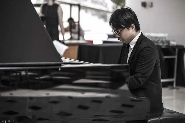 宋思衡的“宅抗疫” | 挑战主播、筹集口罩、闭关作曲，这位取消了20场演出的钢琴家原来这么忙！