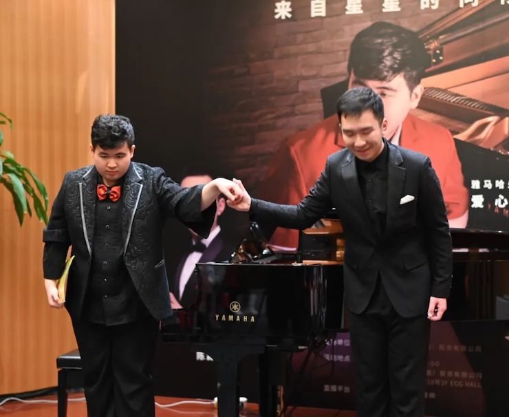 音乐双子星，点亮冬日激情！——KA电子未来艺术家刘明康爱心公益音乐沙龙
