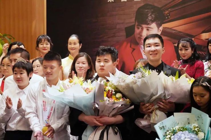 音乐双子星，点亮冬日激情！——KA电子未来艺术家刘明康爱心公益音乐沙龙