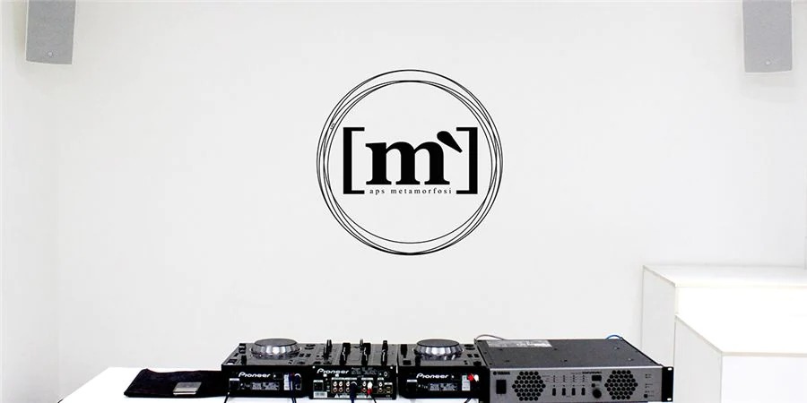 KA电子帮助Metamorfosi酒吧中的工匠们